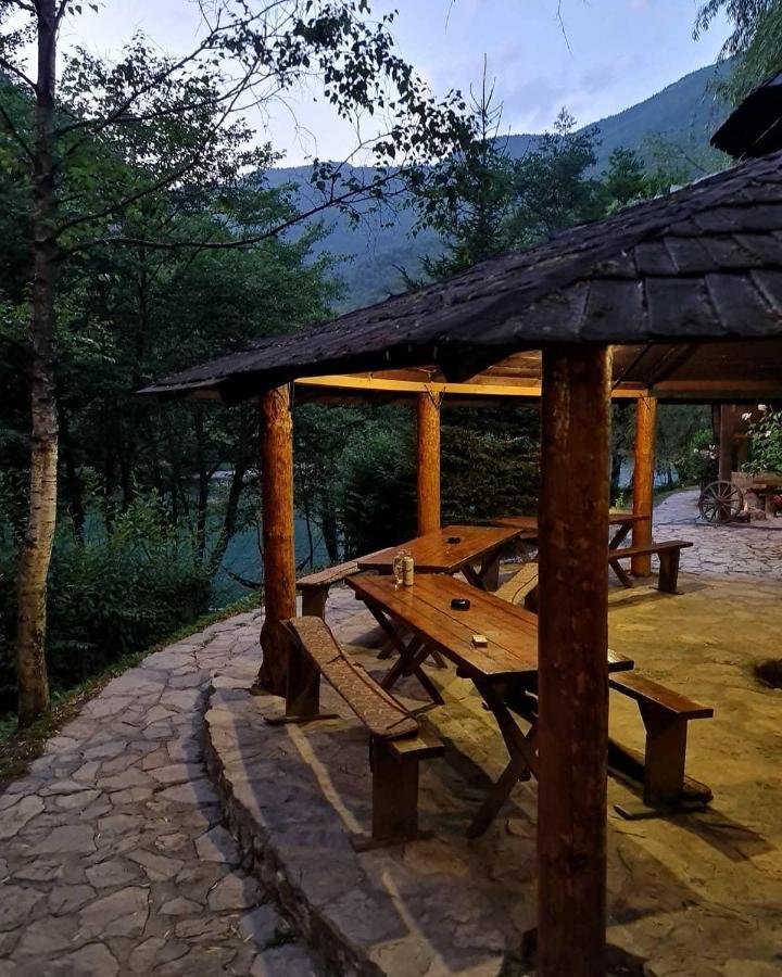 ホテル Rafting Camp Encijan フォチャ エクステリア 写真