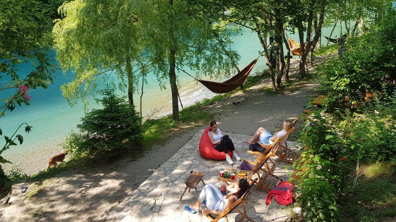 ホテル Rafting Camp Encijan フォチャ エクステリア 写真