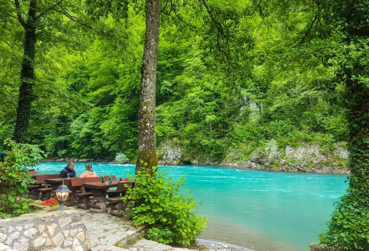 ホテル Rafting Camp Encijan フォチャ エクステリア 写真