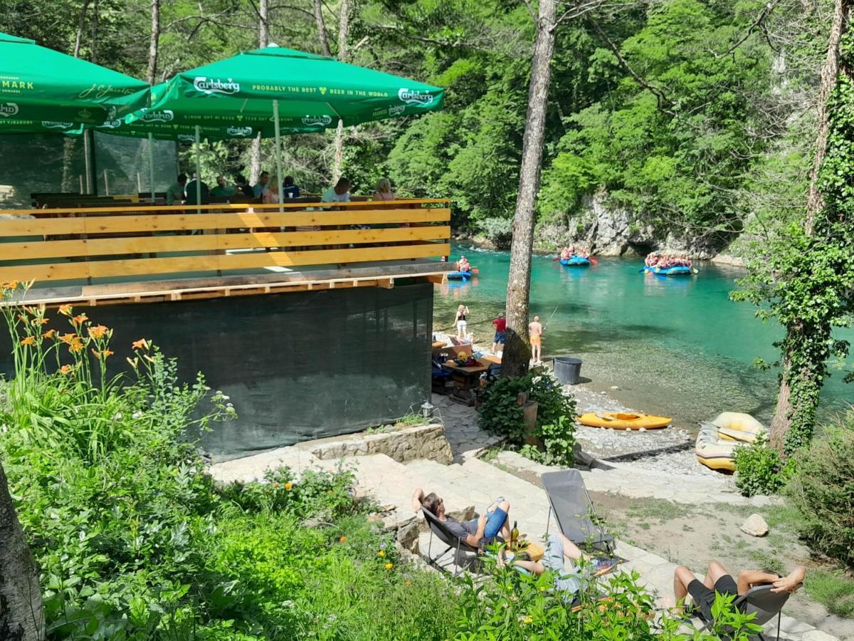 ホテル Rafting Camp Encijan フォチャ エクステリア 写真