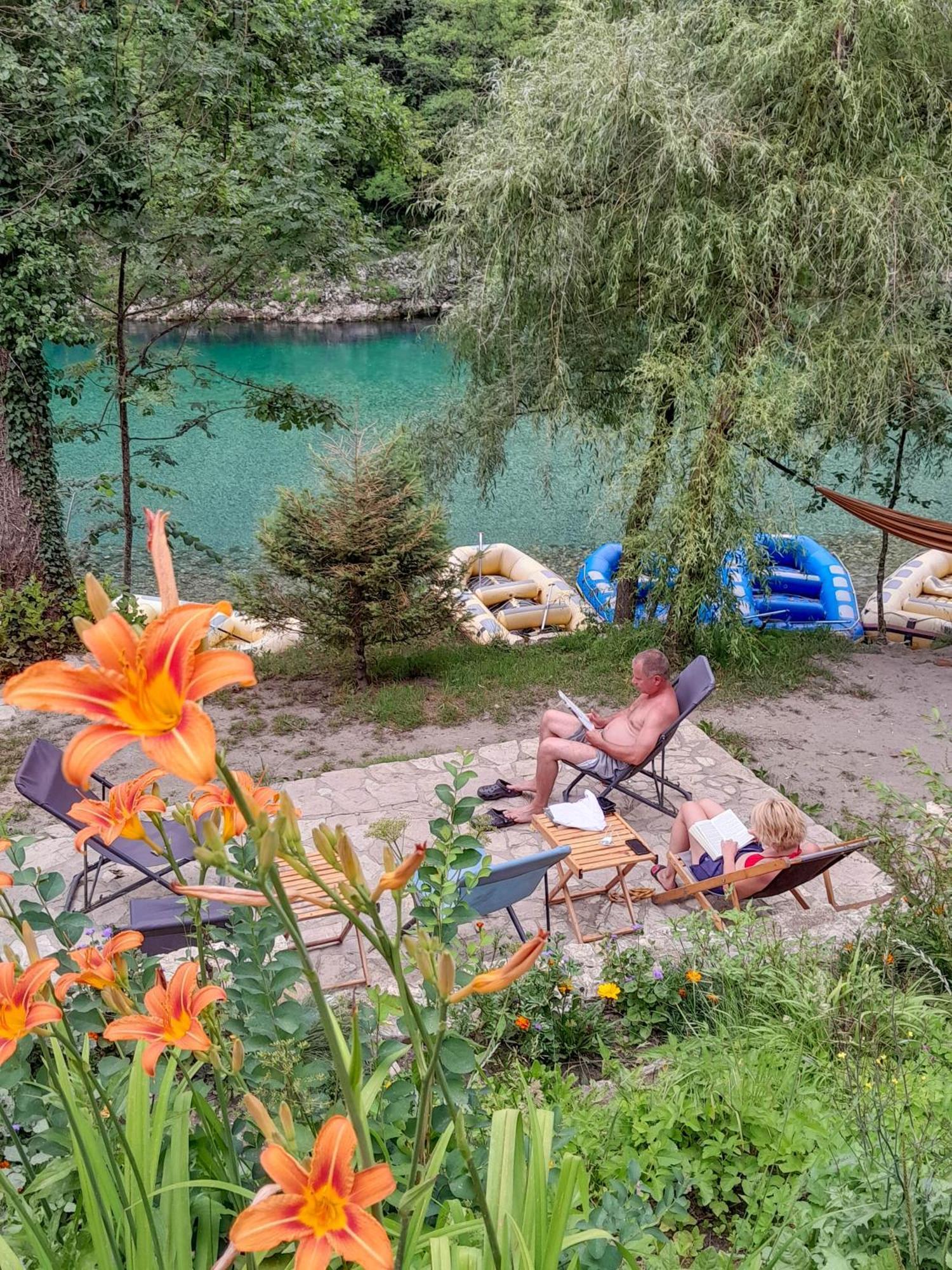 ホテル Rafting Camp Encijan フォチャ エクステリア 写真