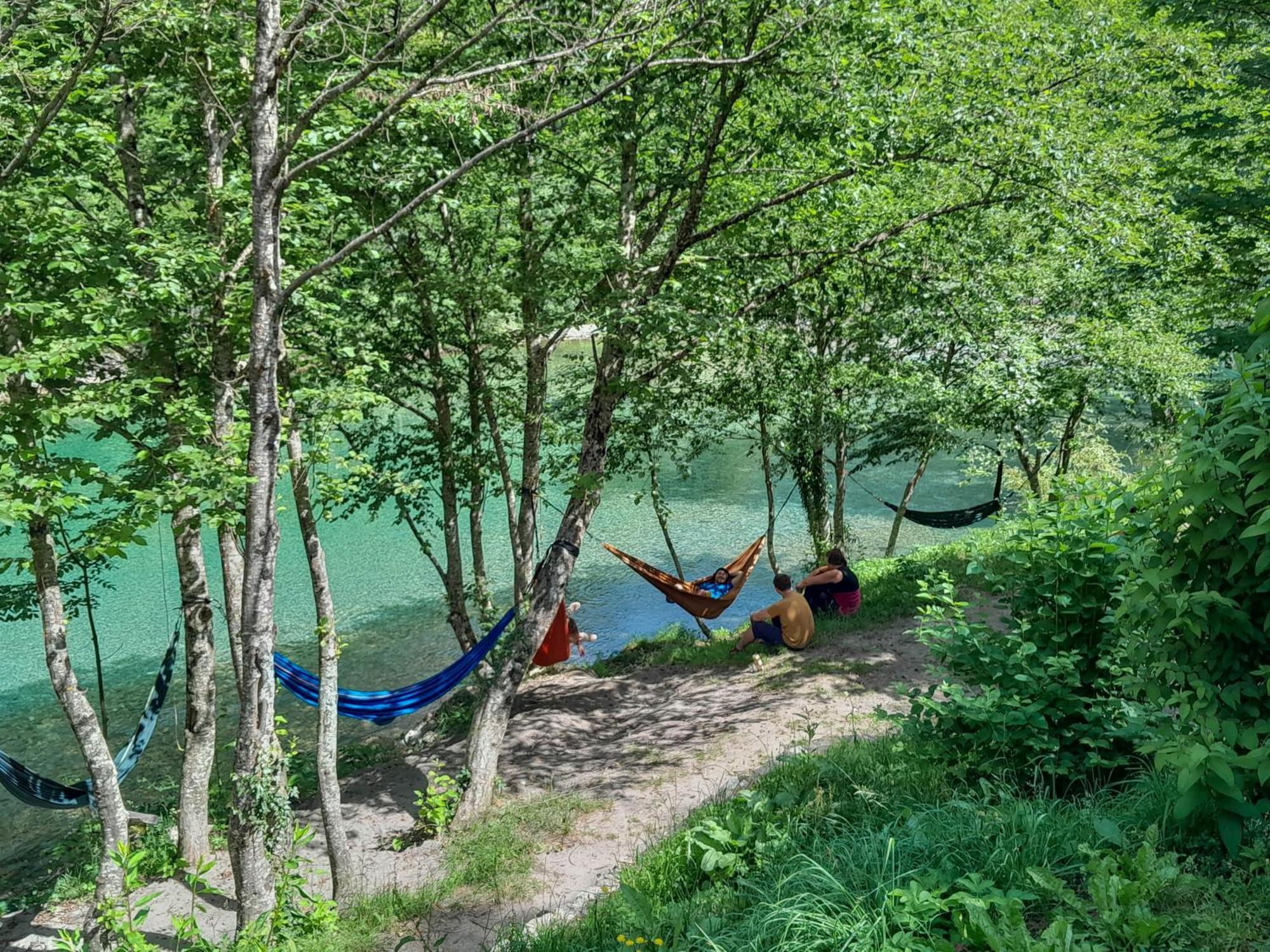 ホテル Rafting Camp Encijan フォチャ エクステリア 写真