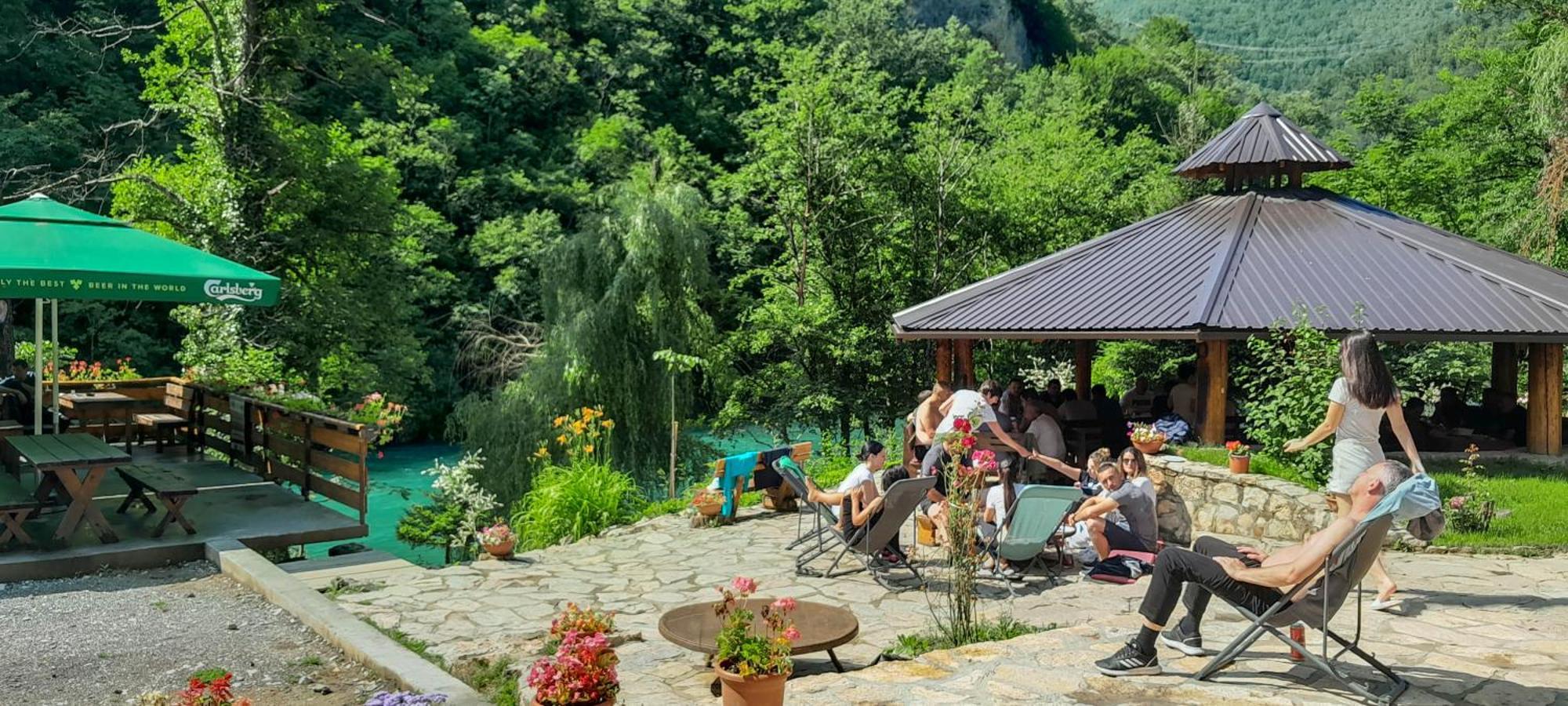 ホテル Rafting Camp Encijan フォチャ エクステリア 写真