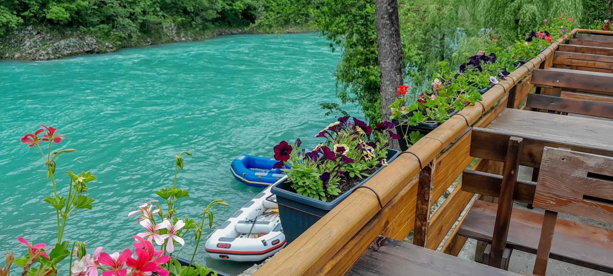 ホテル Rafting Camp Encijan フォチャ エクステリア 写真