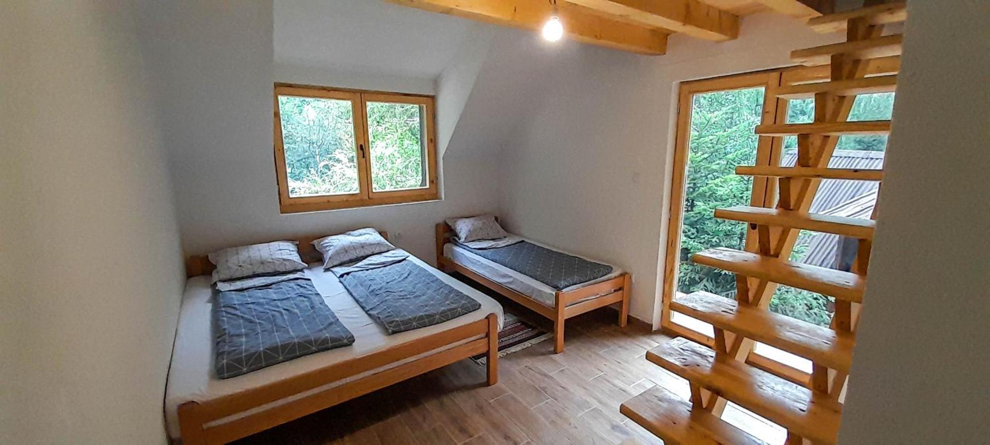 ホテル Rafting Camp Encijan フォチャ エクステリア 写真
