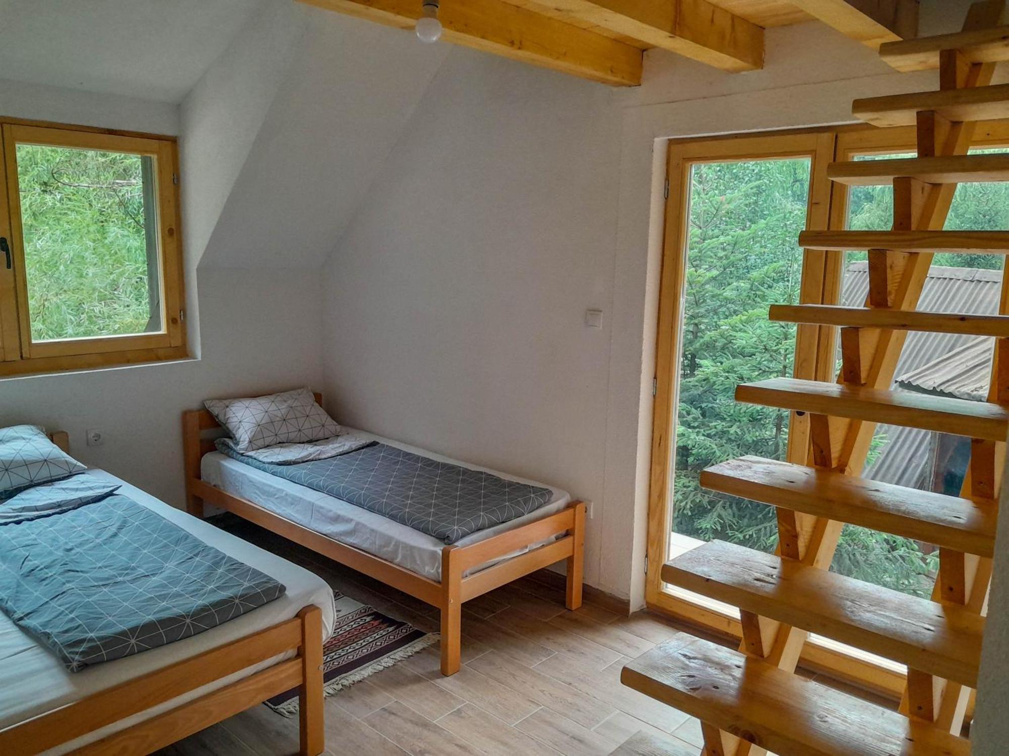 ホテル Rafting Camp Encijan フォチャ エクステリア 写真