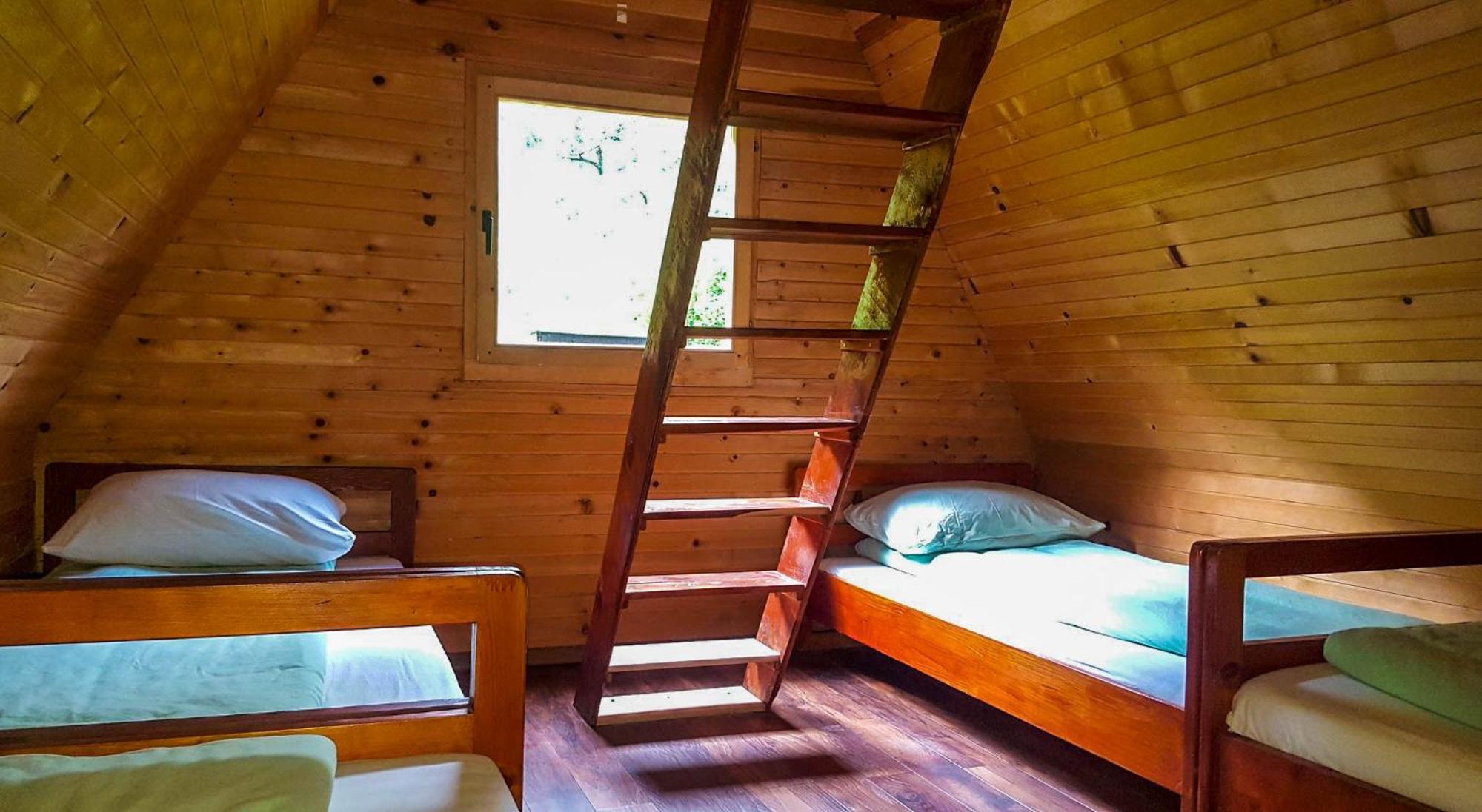 ホテル Rafting Camp Encijan フォチャ エクステリア 写真
