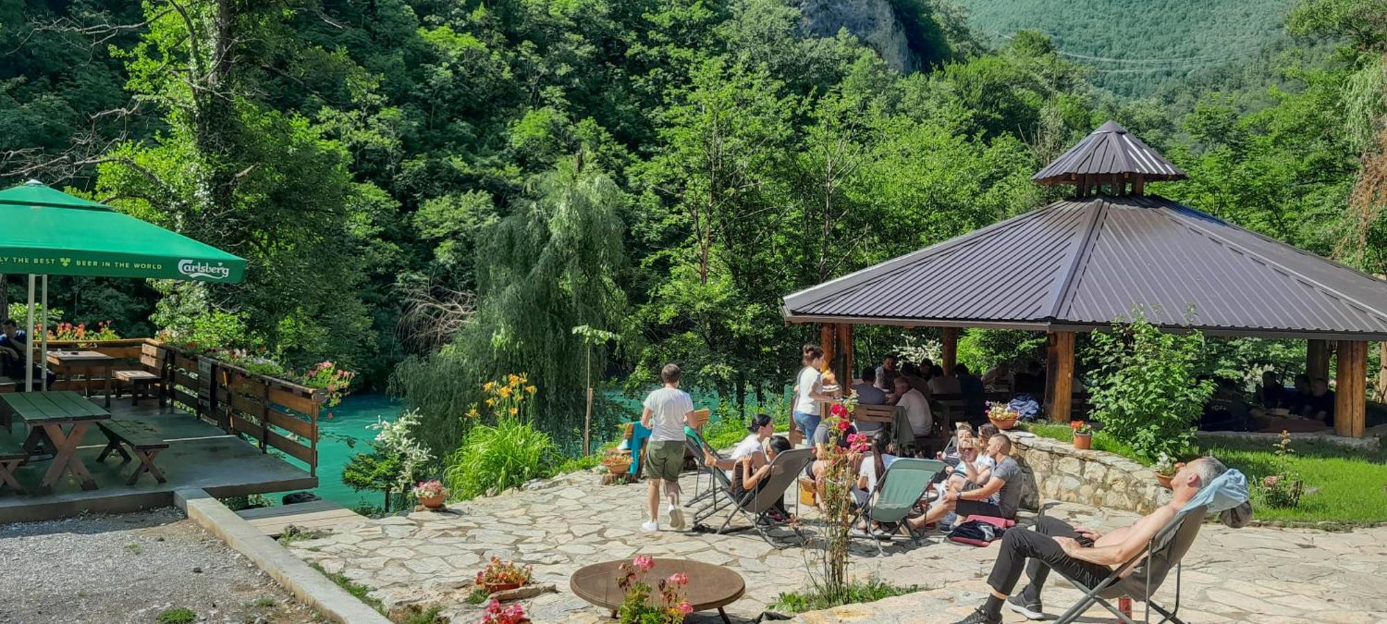 ホテル Rafting Camp Encijan フォチャ 部屋 写真
