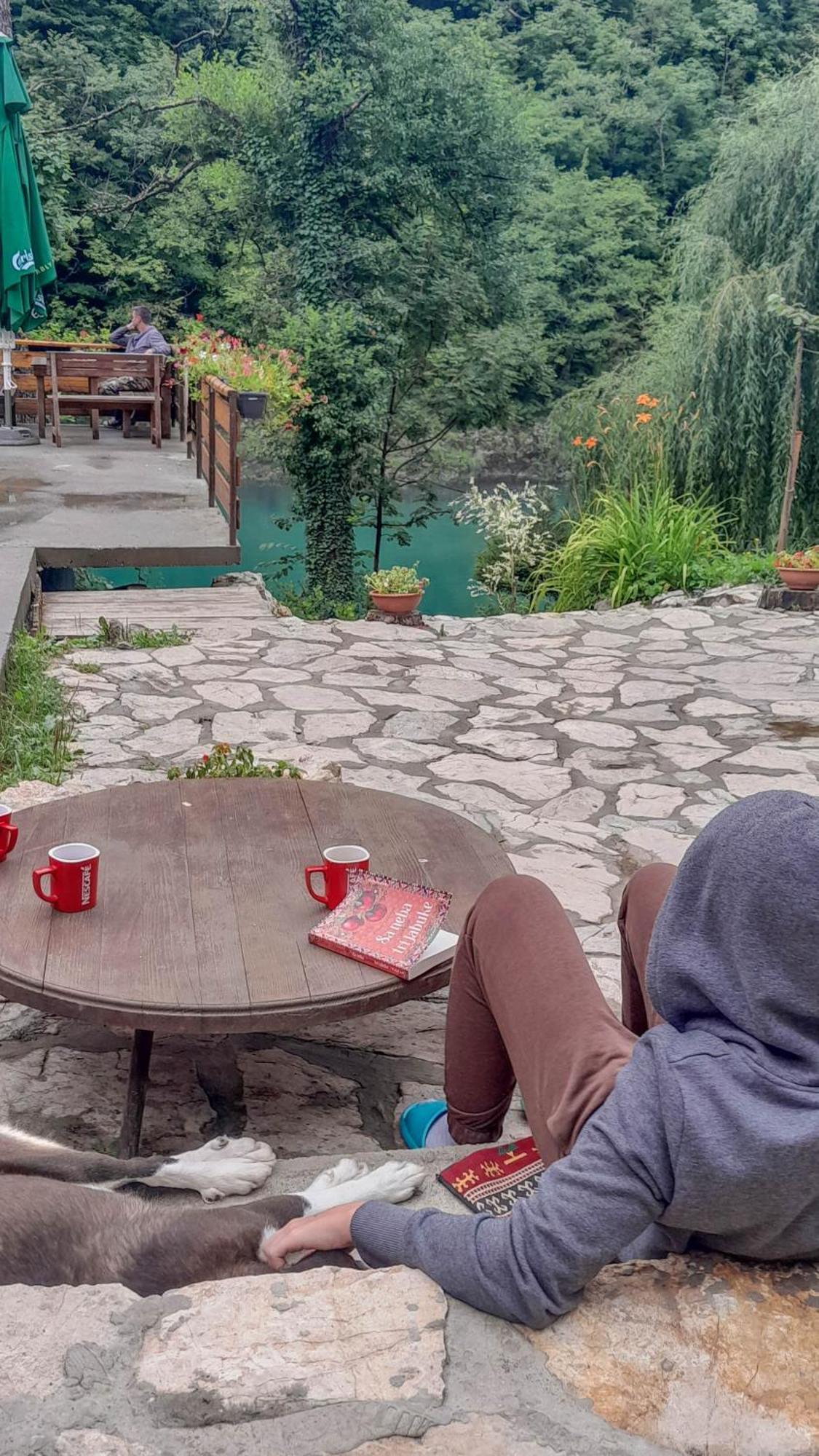 ホテル Rafting Camp Encijan フォチャ 部屋 写真