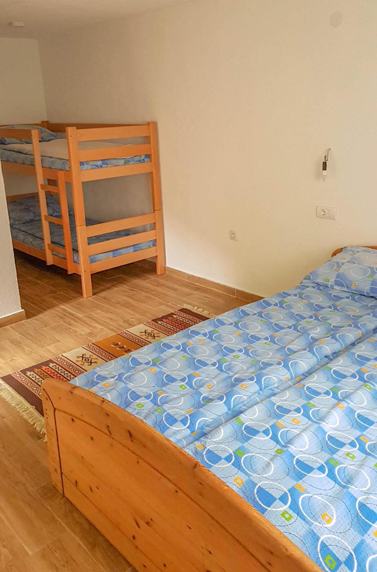ホテル Rafting Camp Encijan フォチャ 部屋 写真